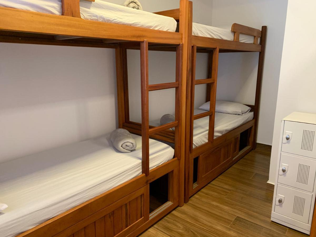 Cama em Dormitório Misto com 6 Camas